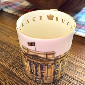 Buckingham Palace Royal Collection Fine Bone China mug made in England NWOT